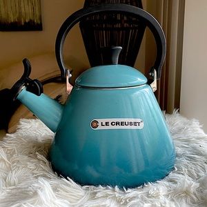 Le Creuset Tea Kettle (RETIRED STYLE)